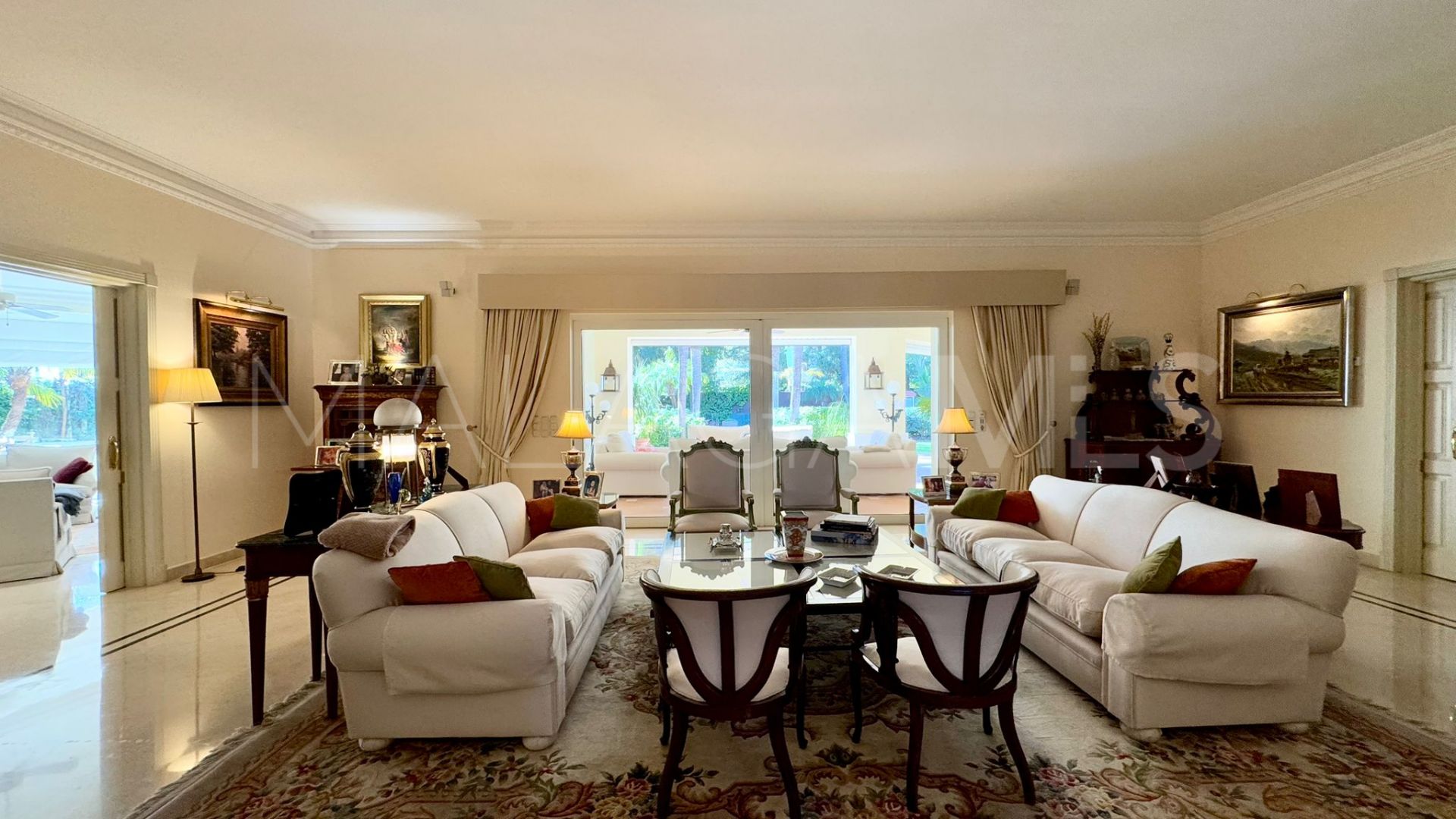 Villa for sale in Guadalmina Baja