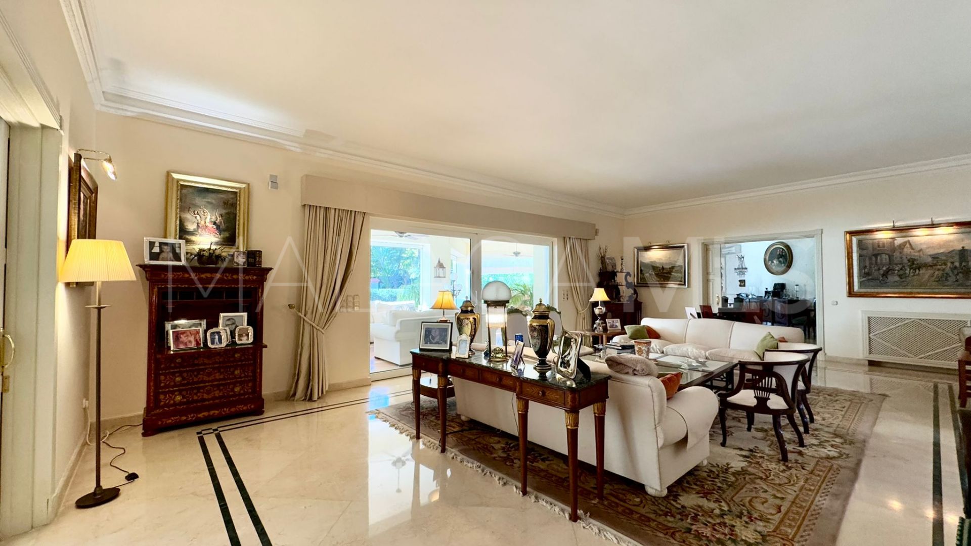 Villa for sale in Guadalmina Baja