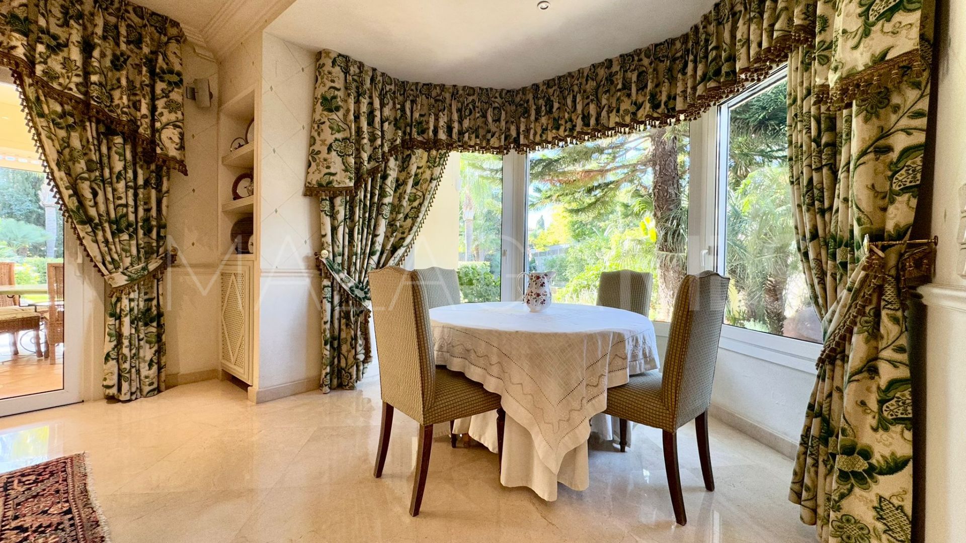 Villa for sale in Guadalmina Baja