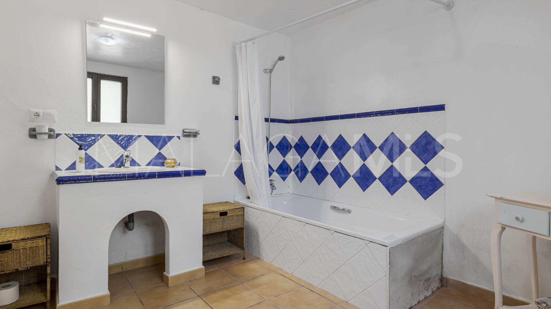 Villa for sale in Cortes de la Frontera