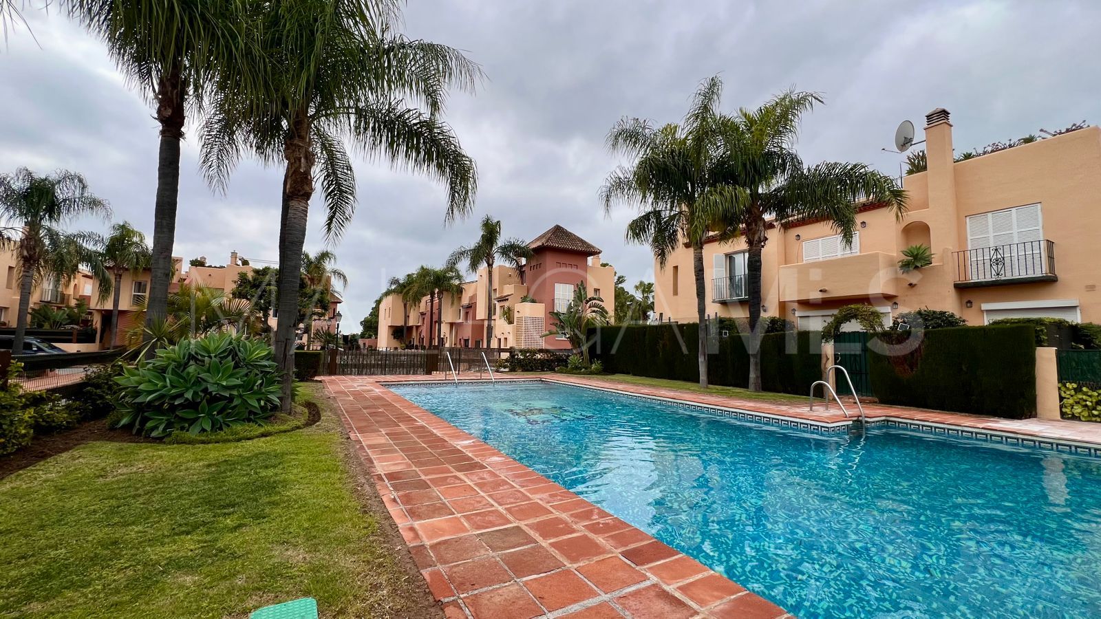 Parhus for sale in Condes de Iza