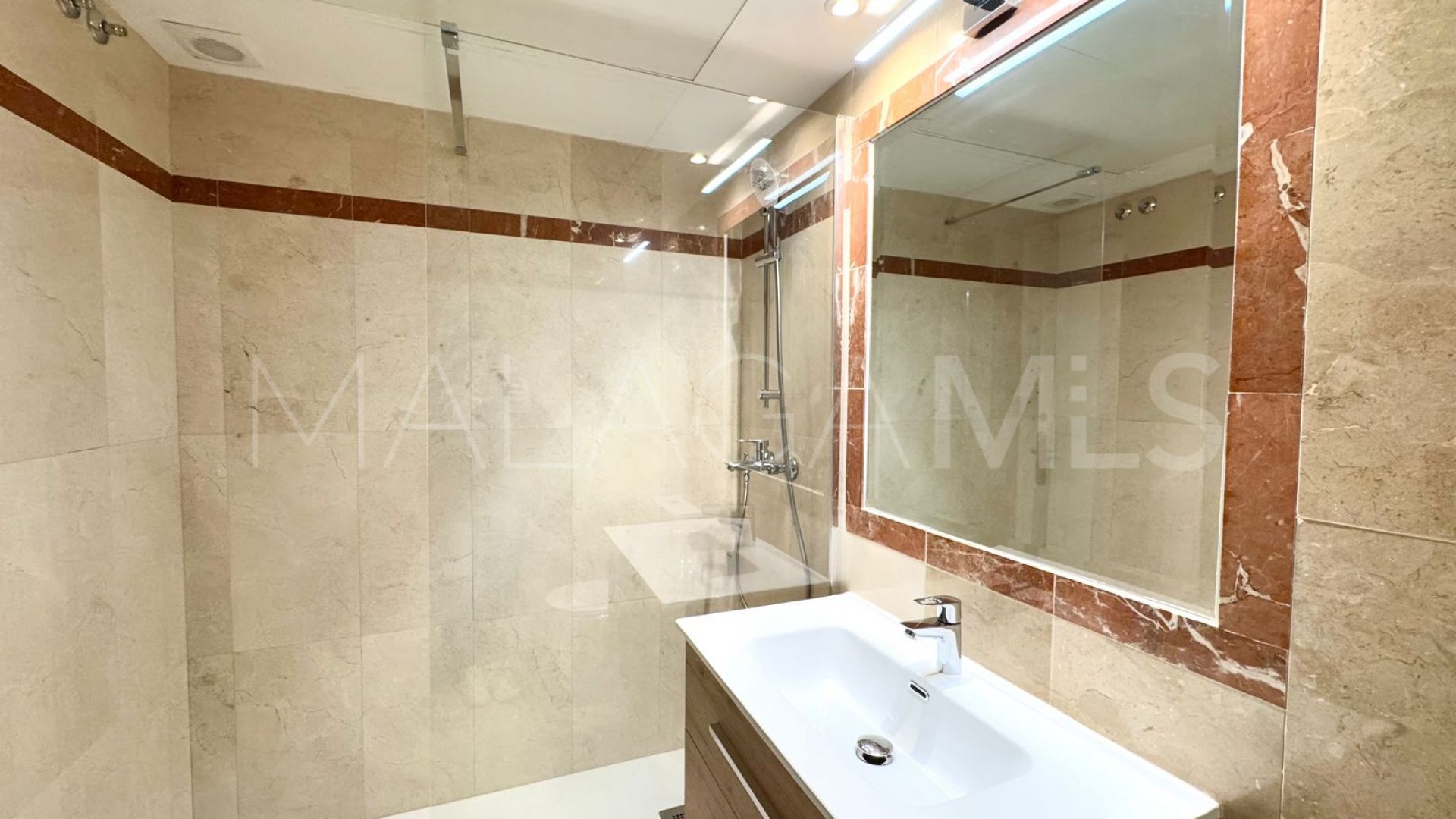 Parhus for sale in Condes de Iza