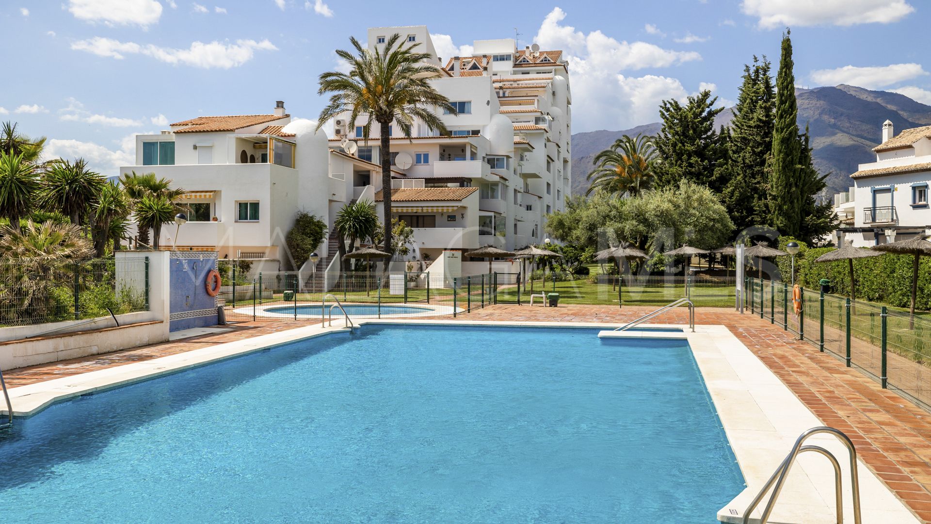 Penthouse with 3 bedrooms for sale in Bahía de Estepona