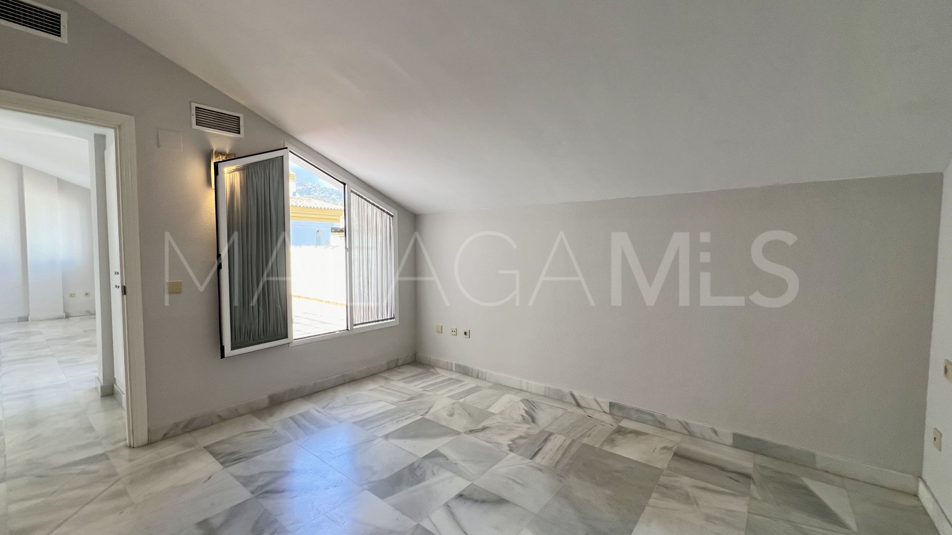 Buy atico duplex in Costa Nagüeles I