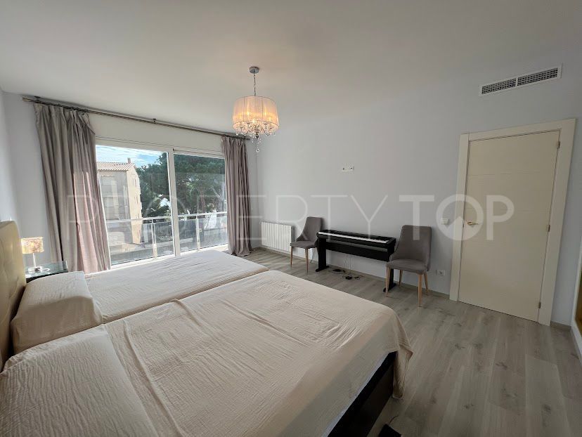 Villa en venta en Girona de 6 dormitorios