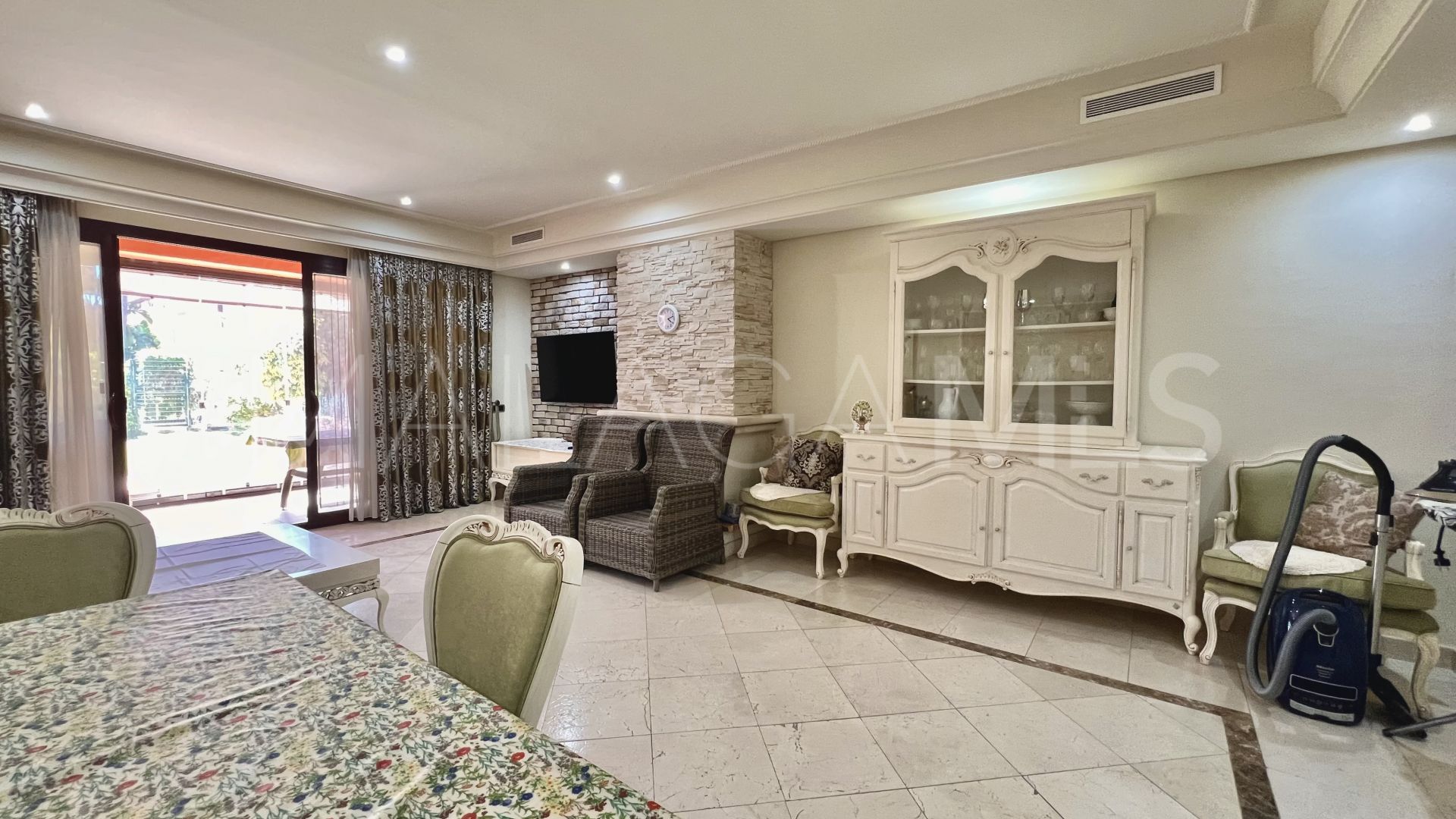 For sale 3 bedrooms town house in Altos de Puente Romano