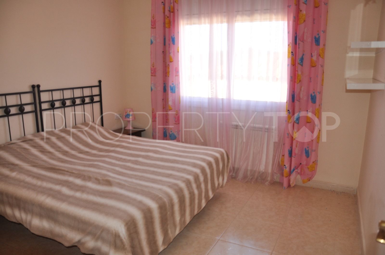 Comprar casa de 3 dormitorios en Golf Costa Brava - Bufaganyes