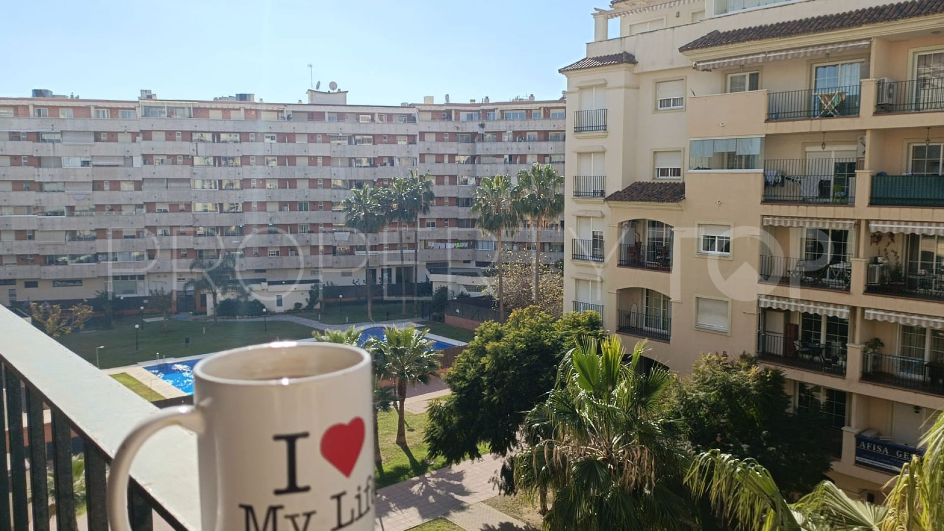 For sale apartment with 2 bedrooms in Estepona
