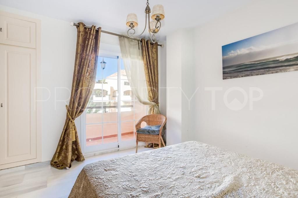 Apartamento con 2 dormitorios en venta en Elviria Playa