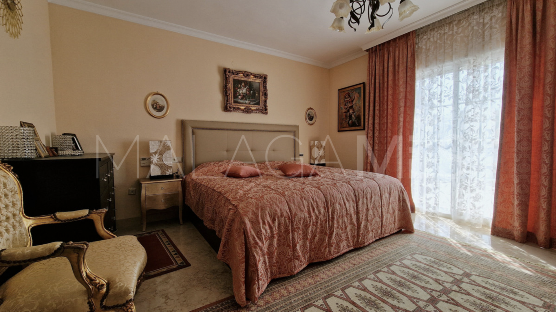 Villa for sale in Guadalmina Baja