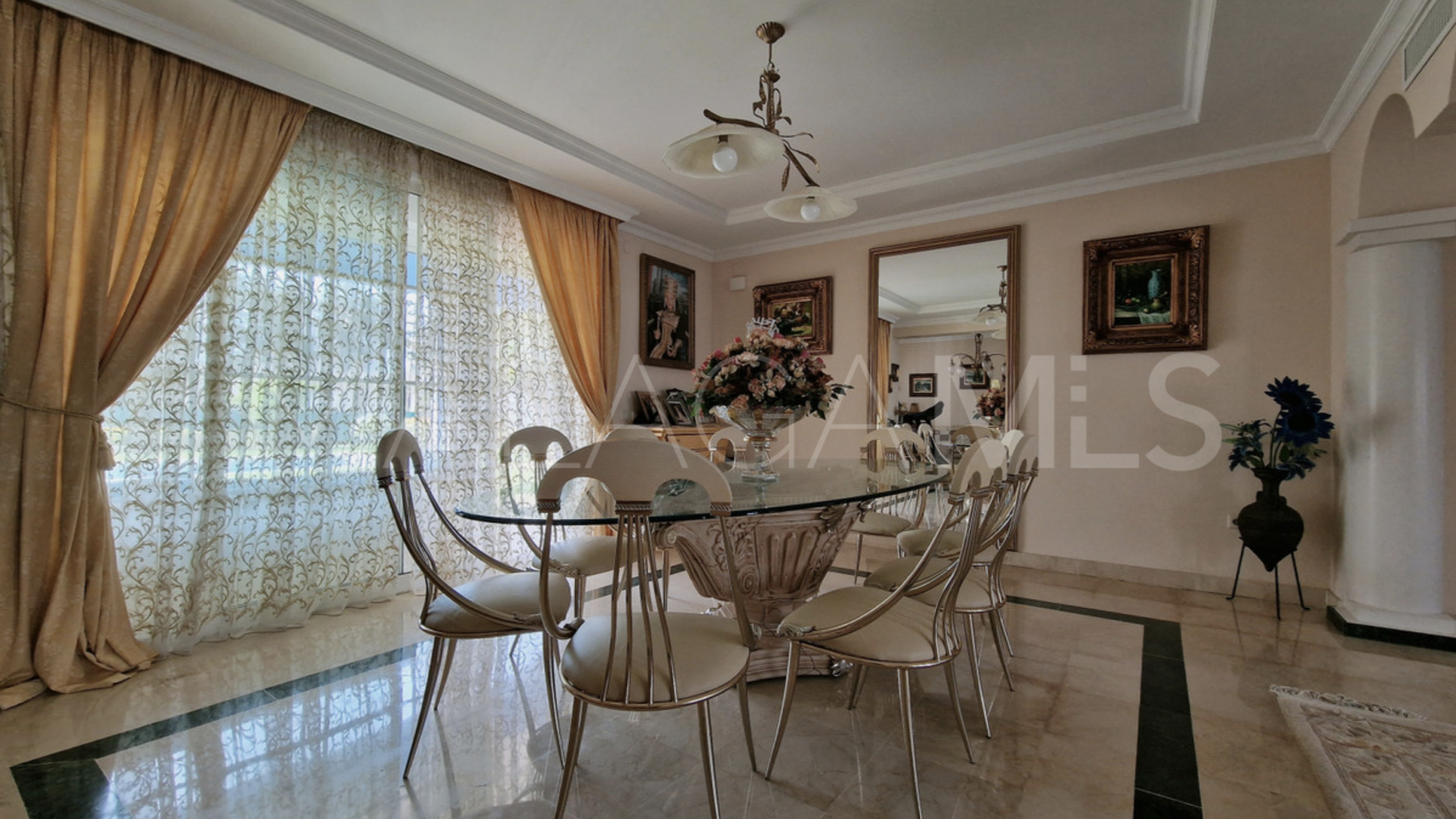 Villa for sale in Guadalmina Baja