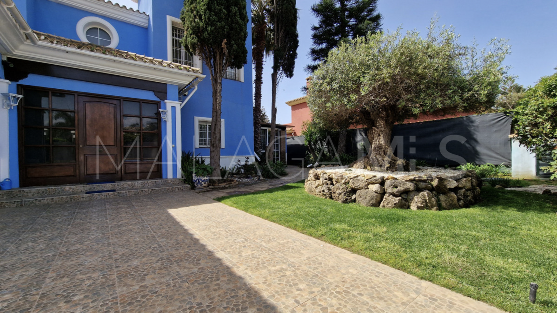 Villa for sale in Guadalmina Baja