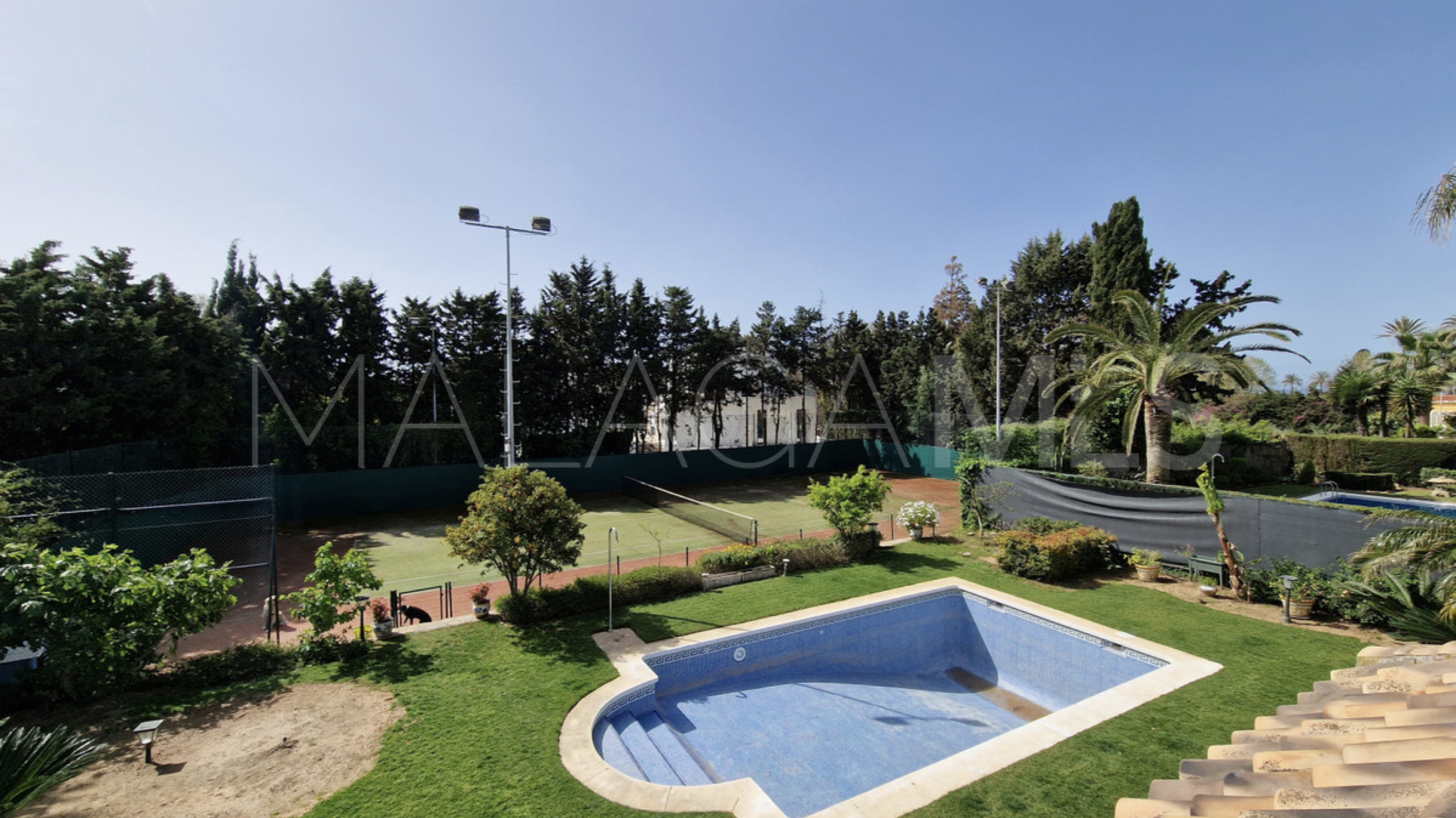 Villa for sale in Guadalmina Baja