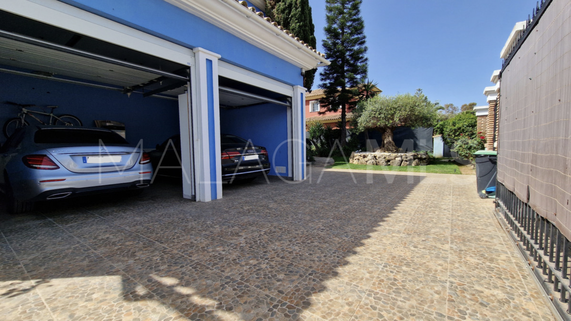 Villa for sale in Guadalmina Baja
