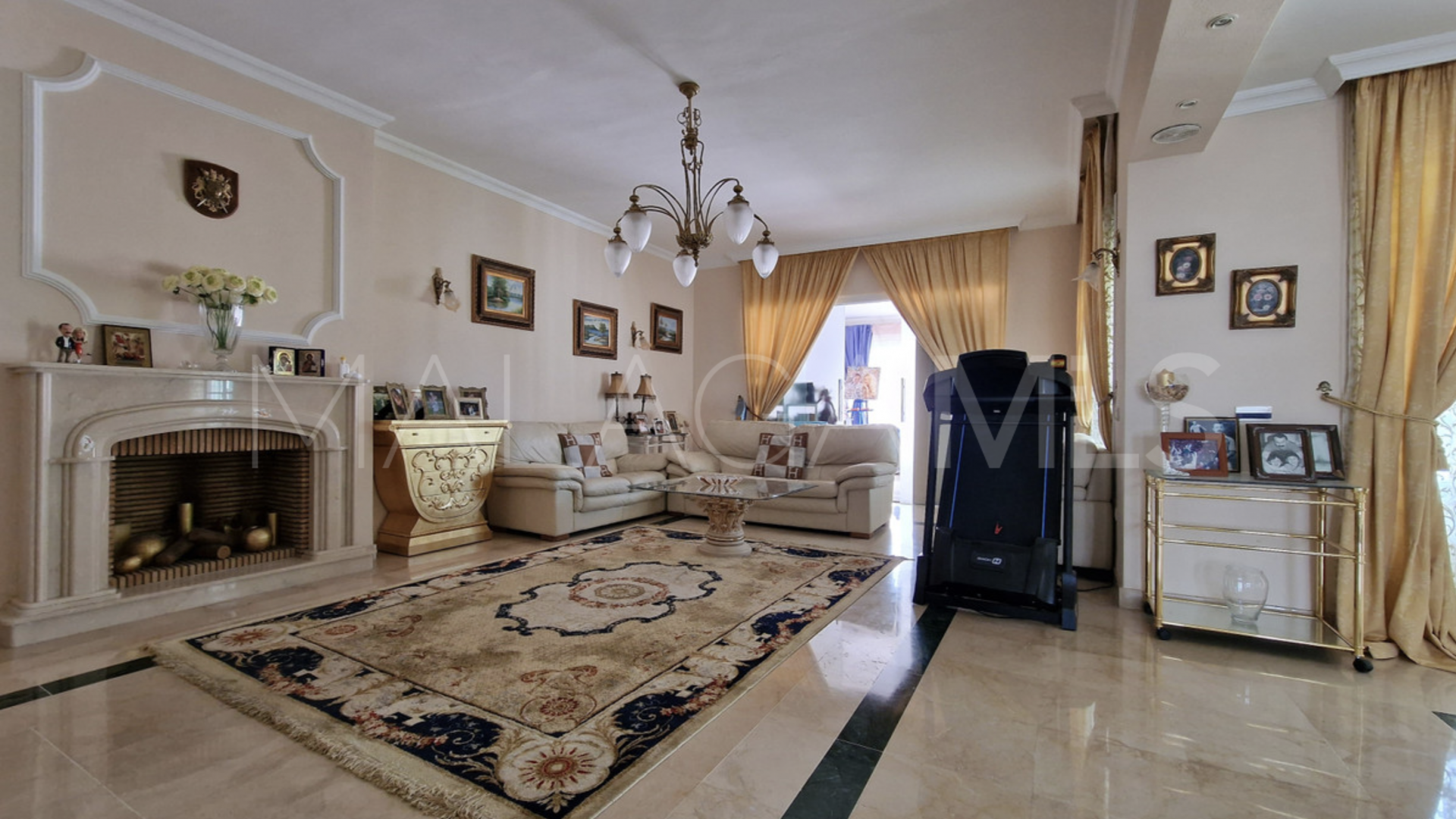Villa for sale in Guadalmina Baja