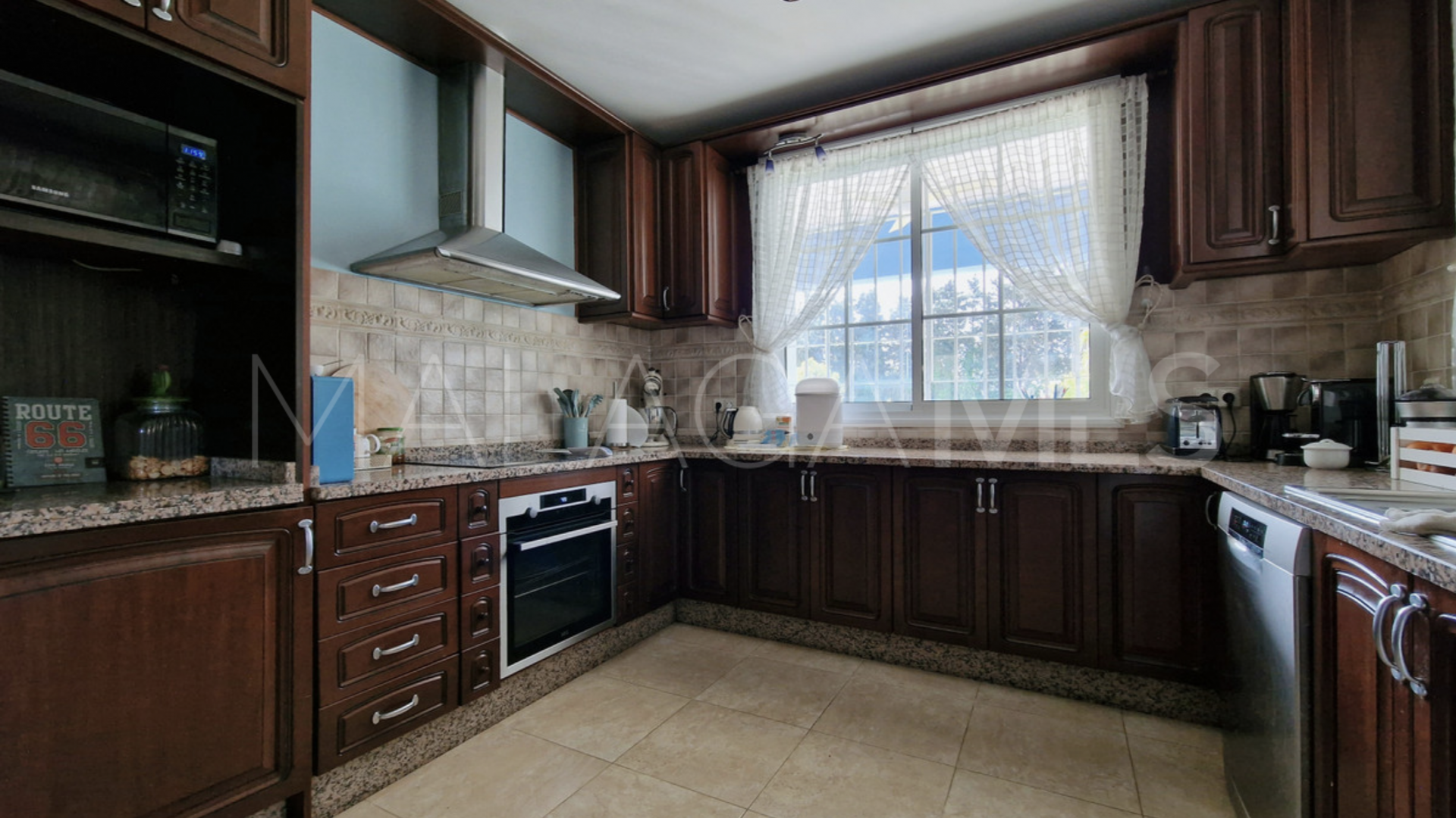 Villa for sale in Guadalmina Baja