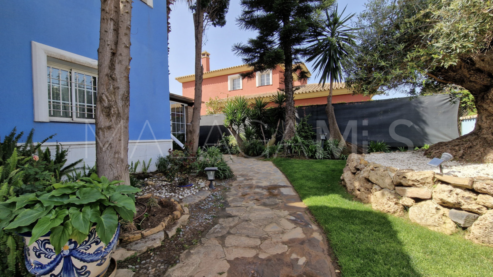Villa for sale in Guadalmina Baja