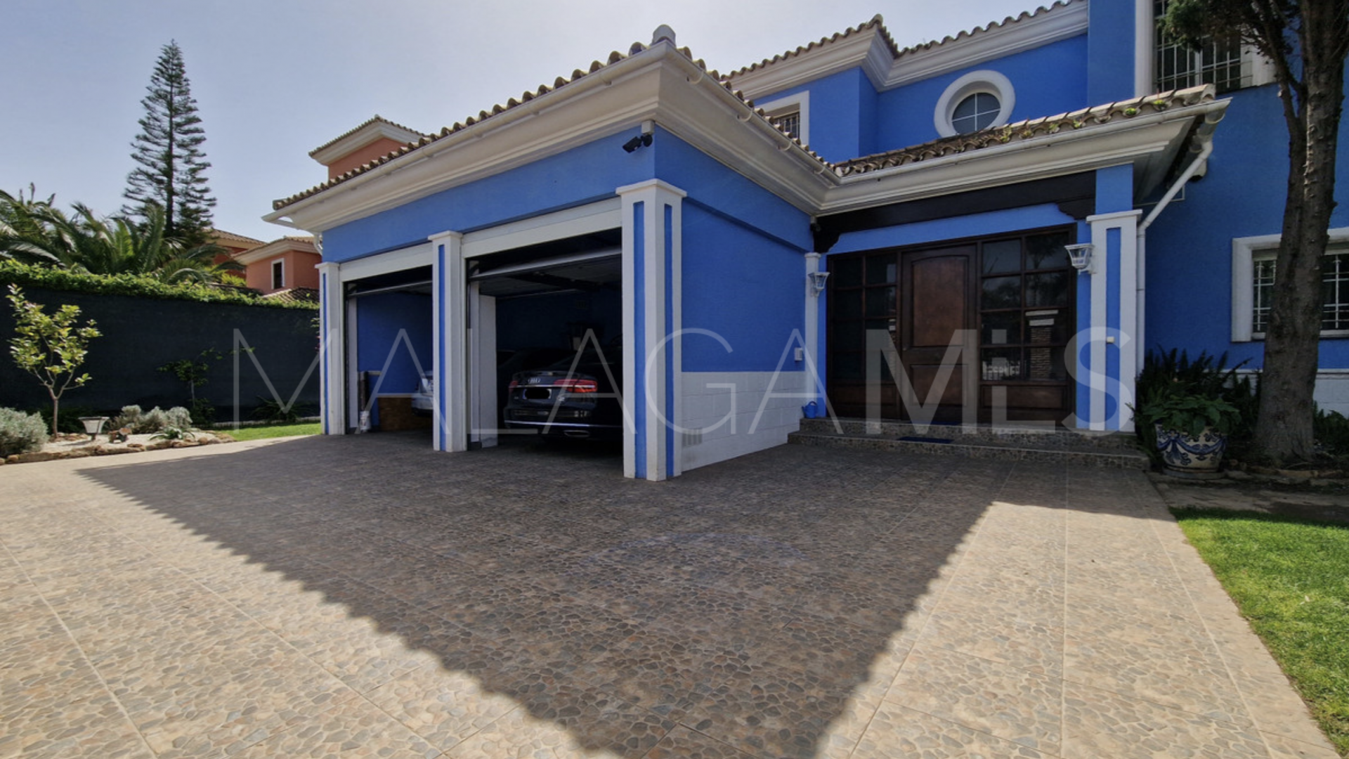 Villa for sale in Guadalmina Baja