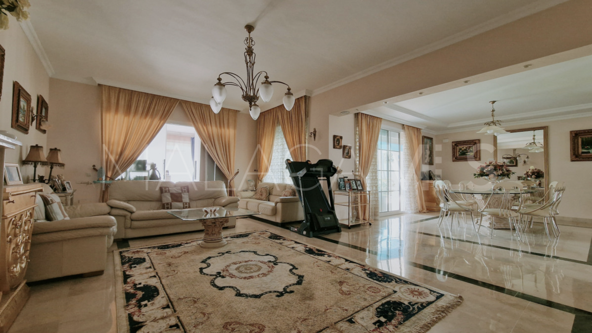 Villa for sale in Guadalmina Baja