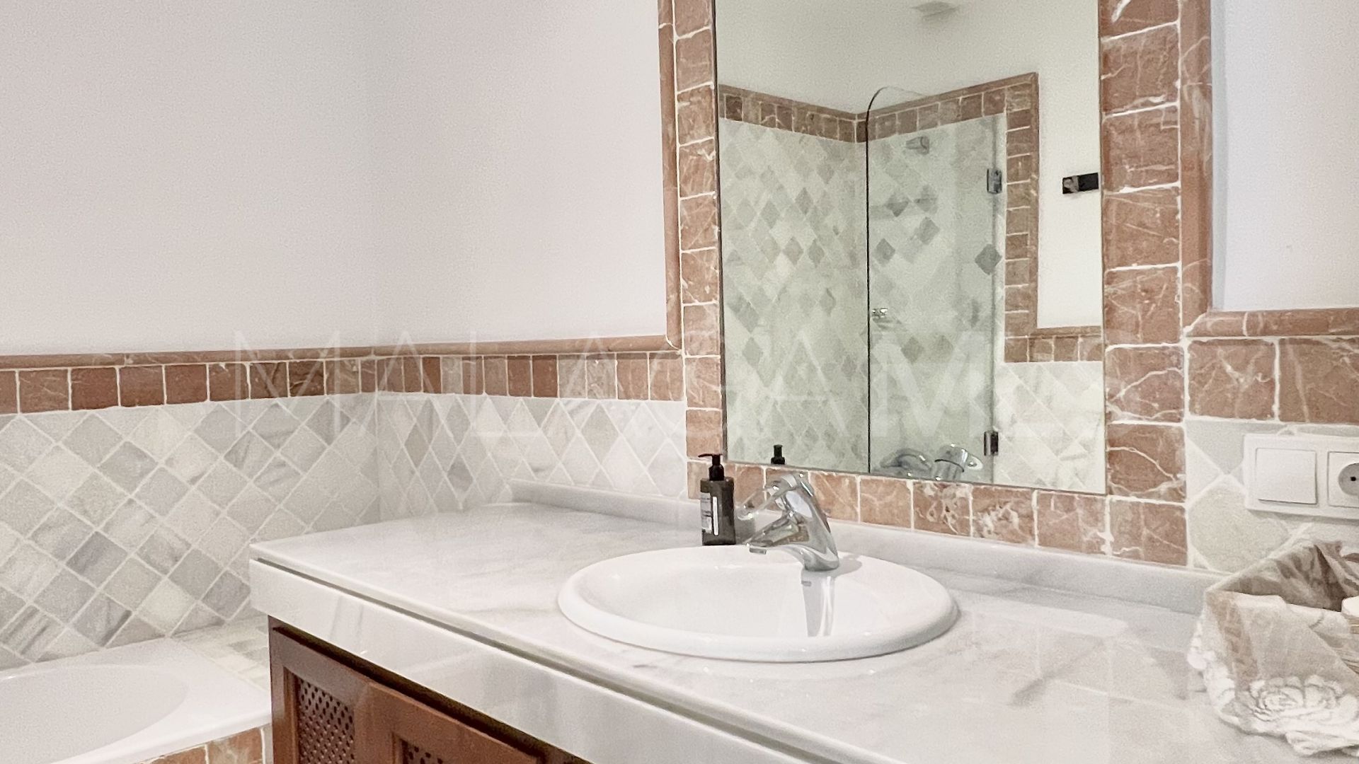 Apartment for sale in Lomas del Rey