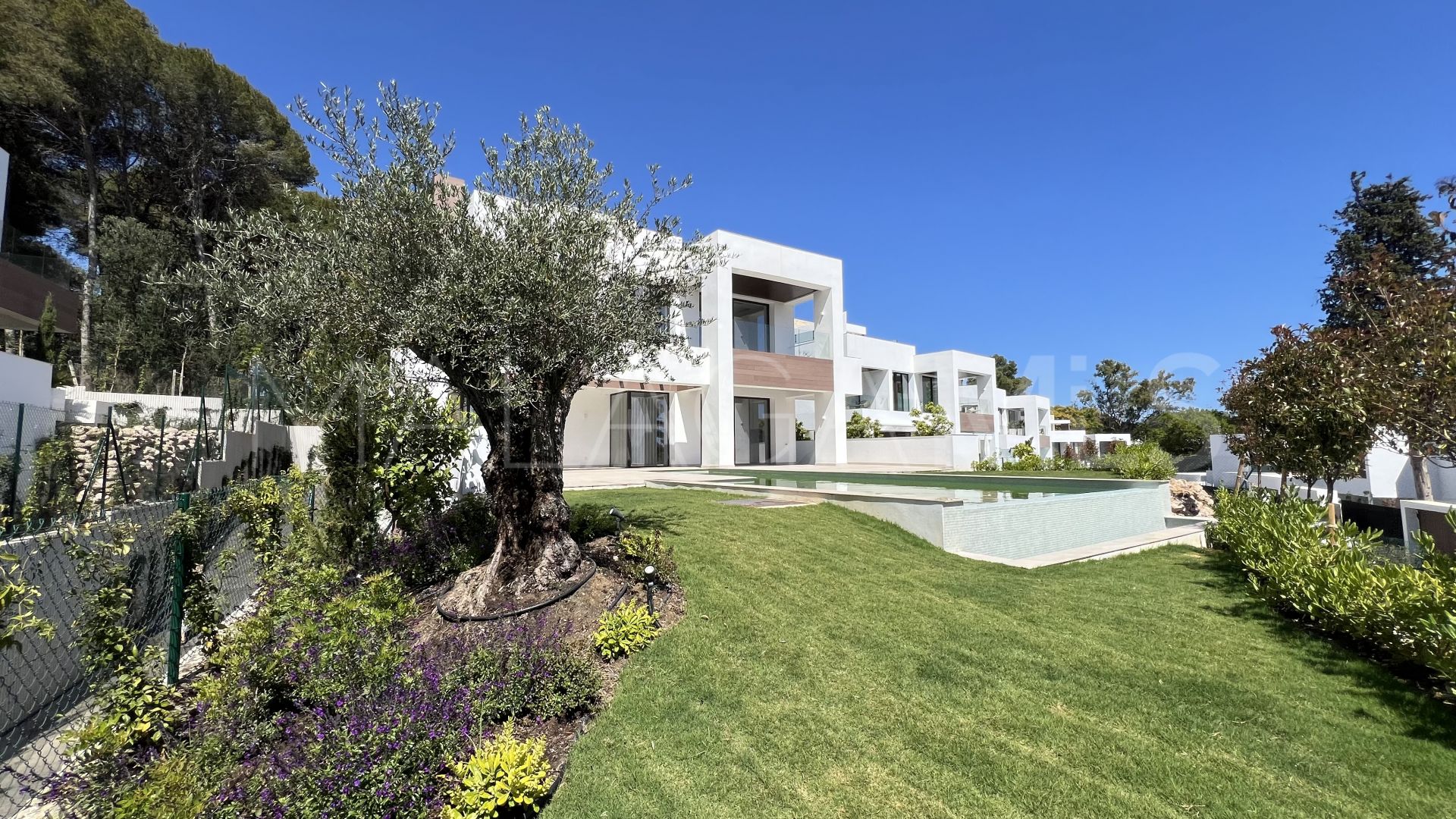 For sale villa with 4 bedrooms in Marbella Golden Mile