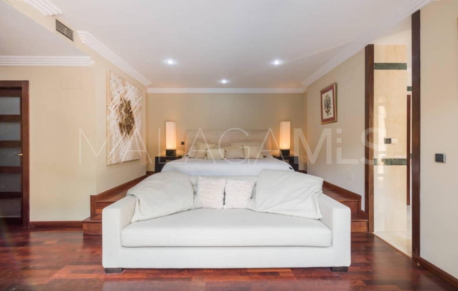 Bungalow for sale in Bahia de Banus with 3 bedrooms