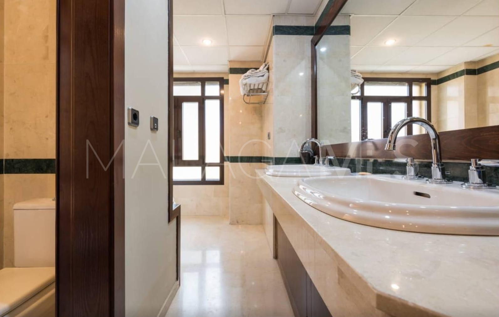 Bungalow for sale in Bahia de Banus with 3 bedrooms