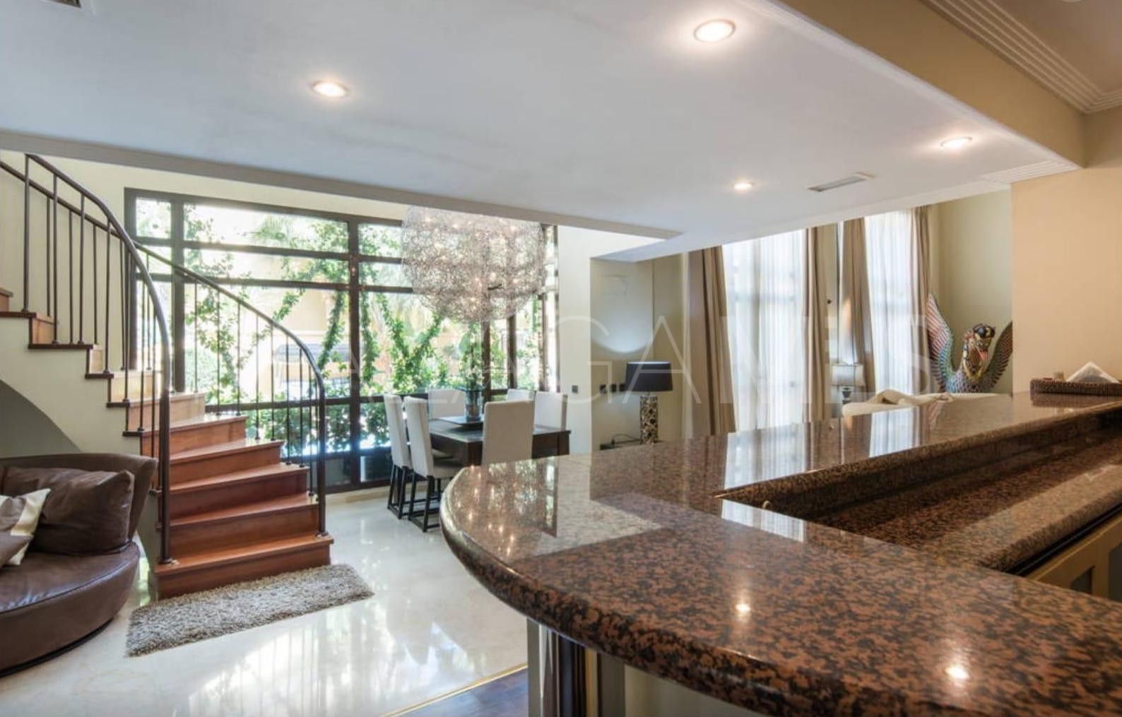 Bungalow for sale in Bahia de Banus with 3 bedrooms