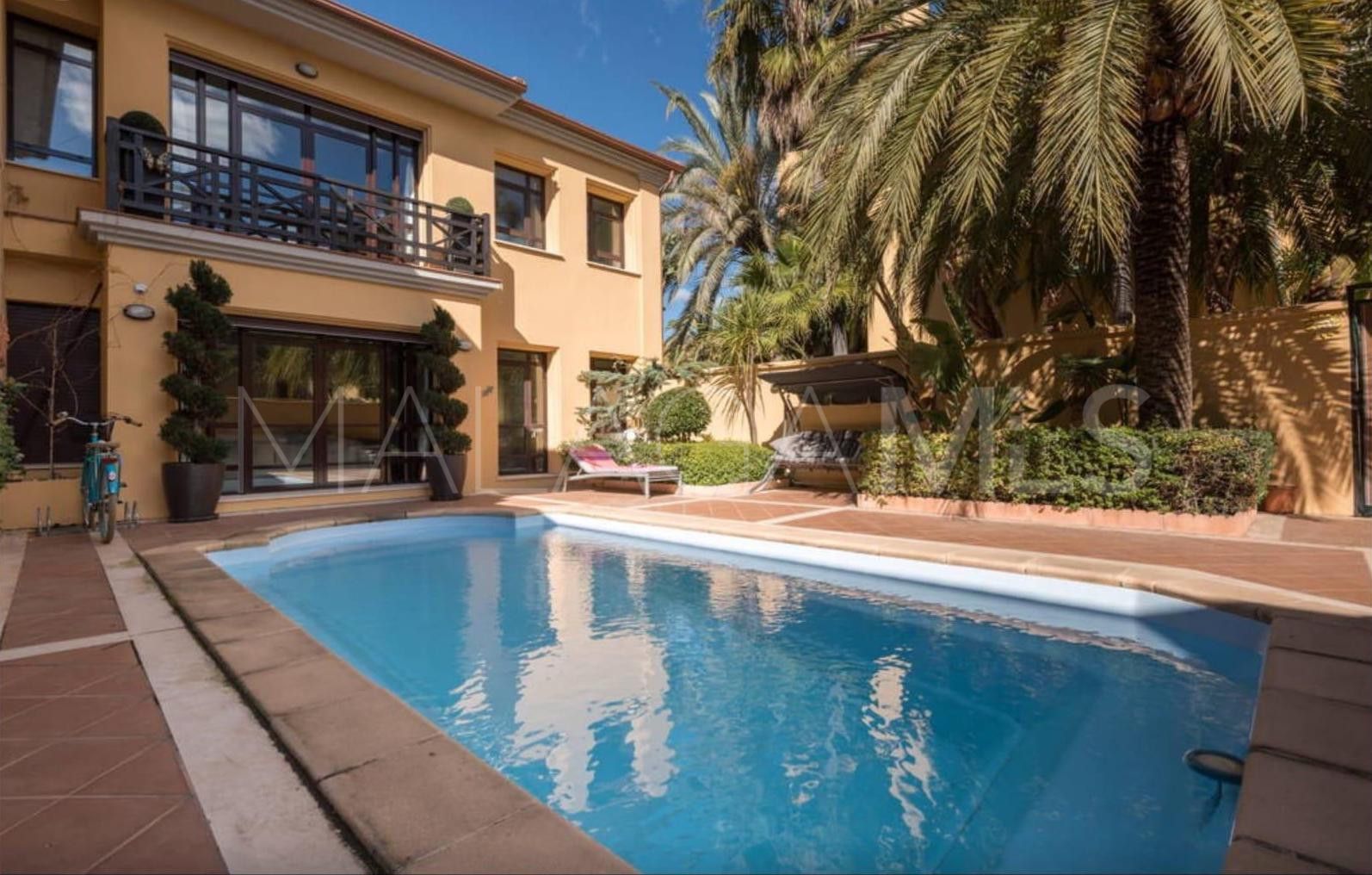 Bungalow for sale in Bahia de Banus with 3 bedrooms