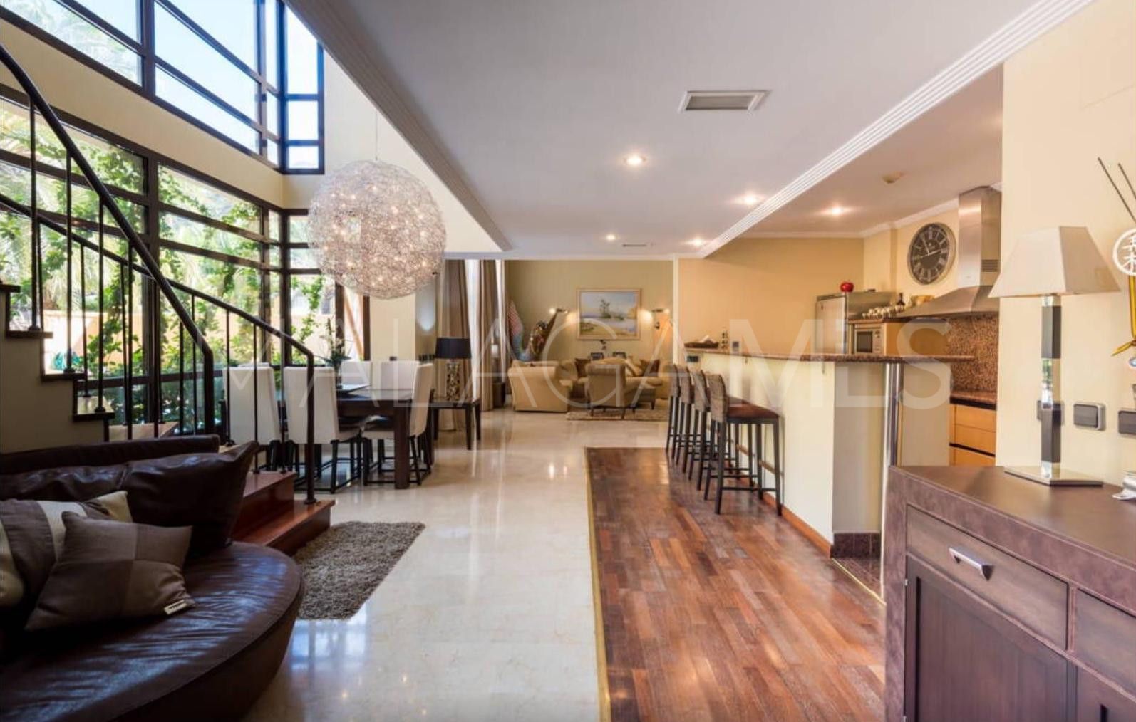 Bungalow for sale in Bahia de Banus with 3 bedrooms