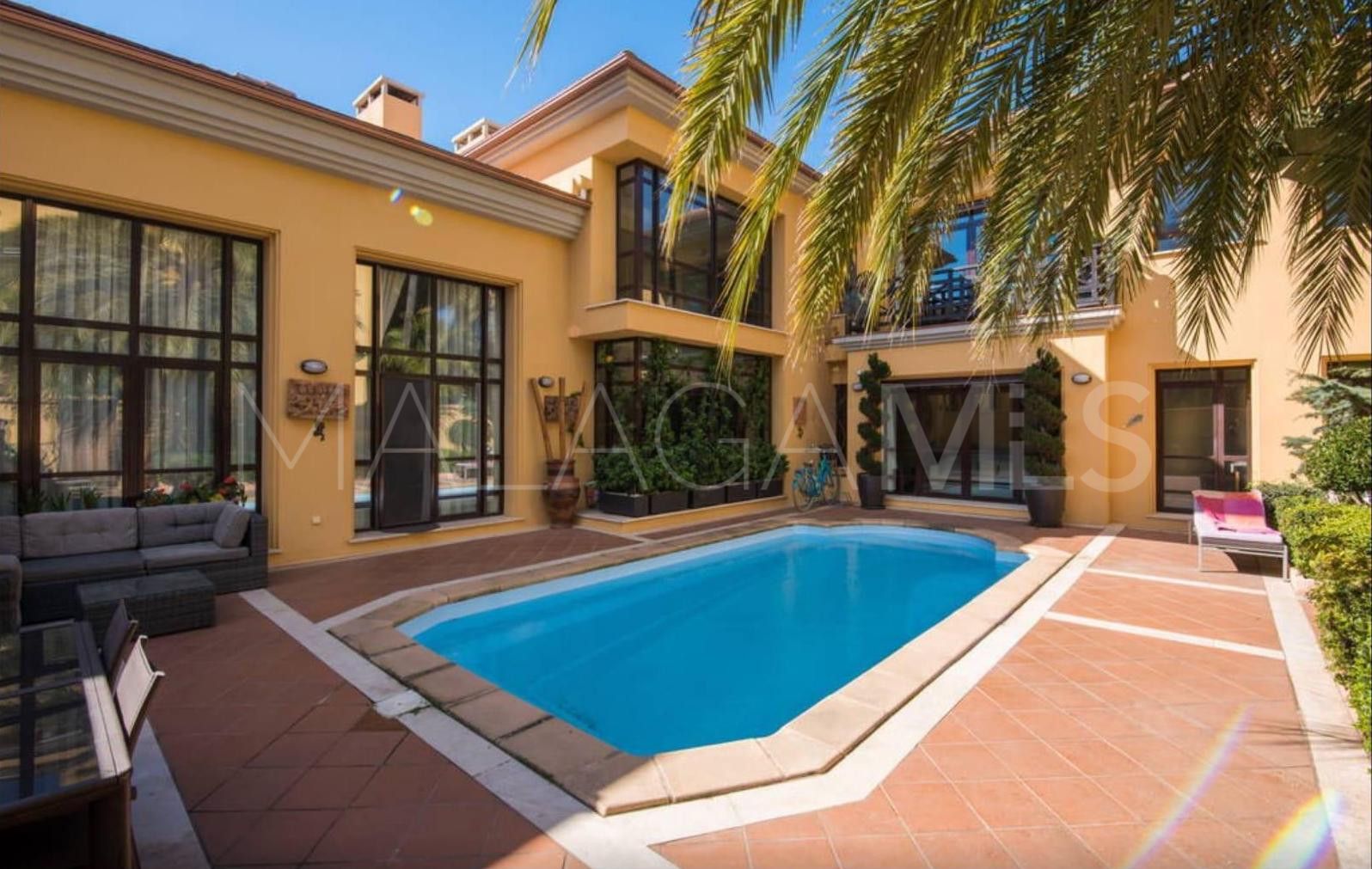 Bungalow for sale in Bahia de Banus with 3 bedrooms