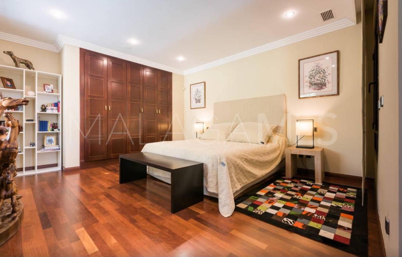 Bungalow for sale in Bahia de Banus with 3 bedrooms