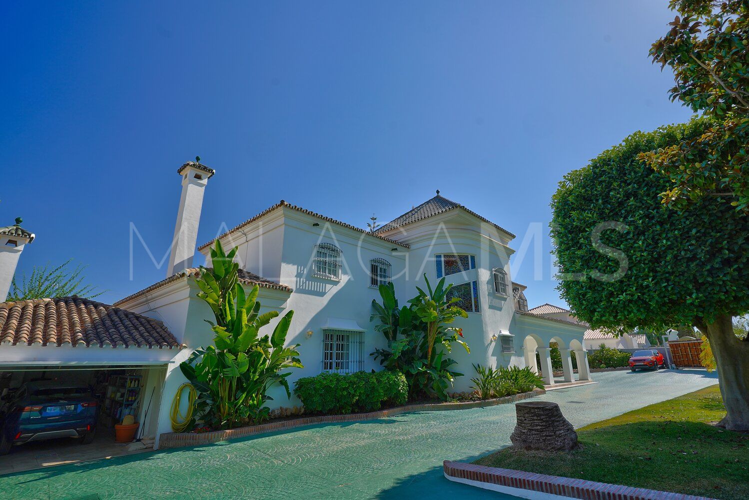 For sale villa with 4 bedrooms in Guadalmina Alta