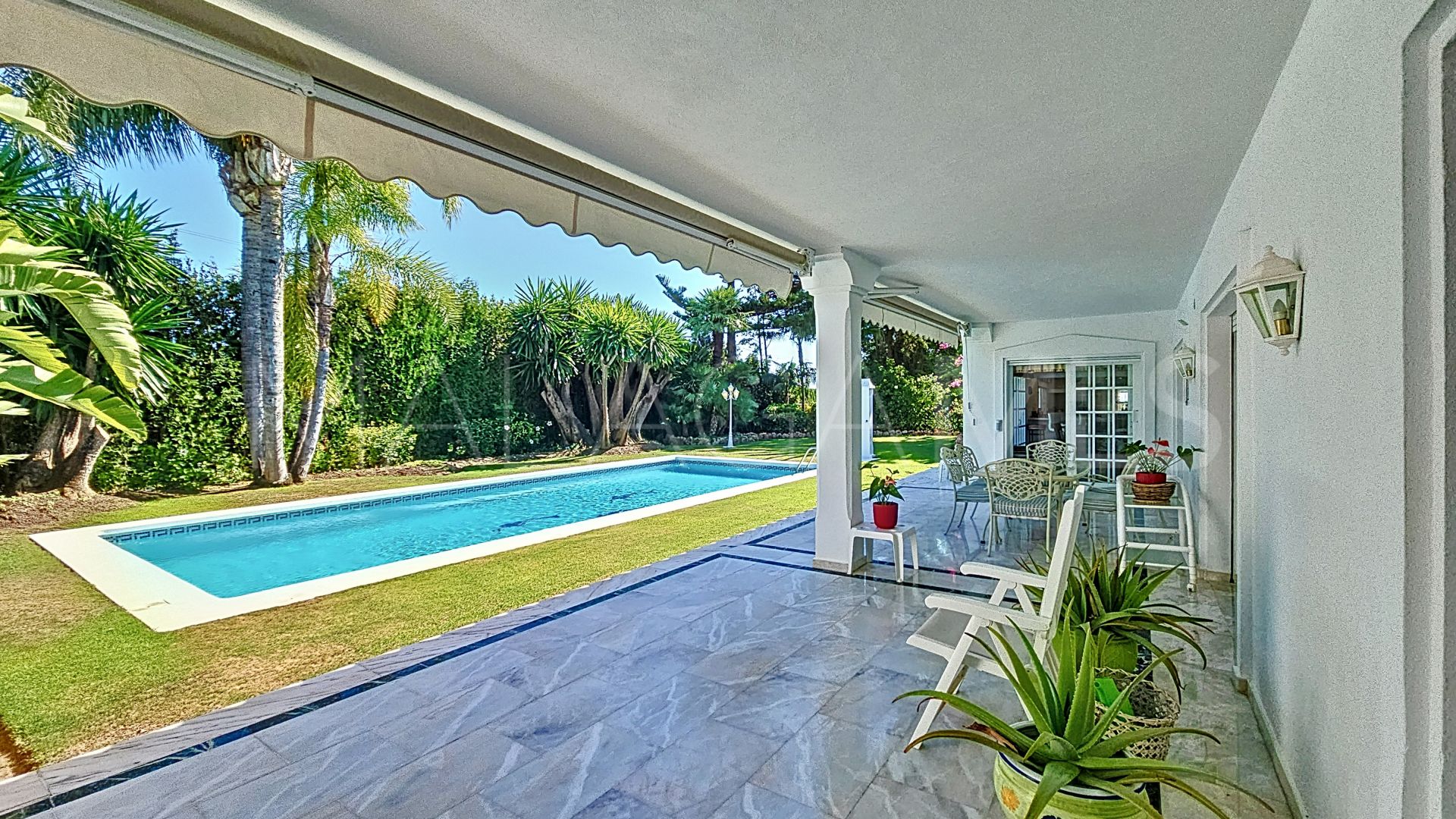 Villa for sale in Guadalmina Alta