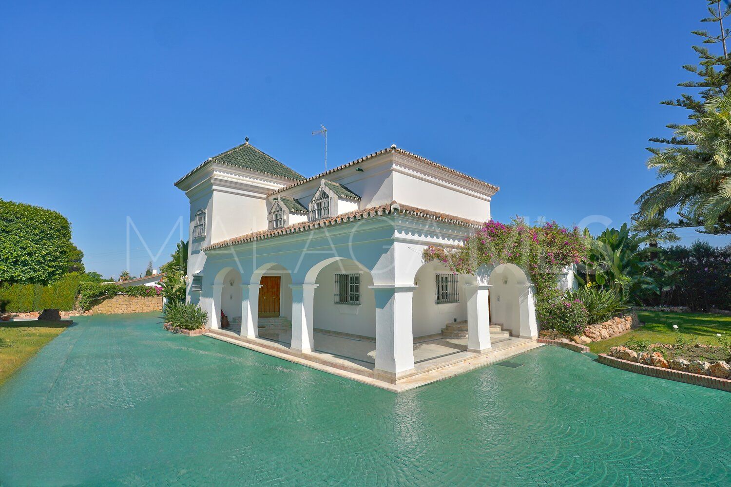 Villa for sale with 4 bedrooms in Guadalmina Alta