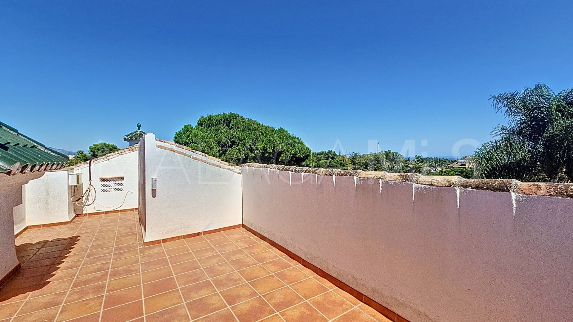 For sale villa with 4 bedrooms in Guadalmina Alta