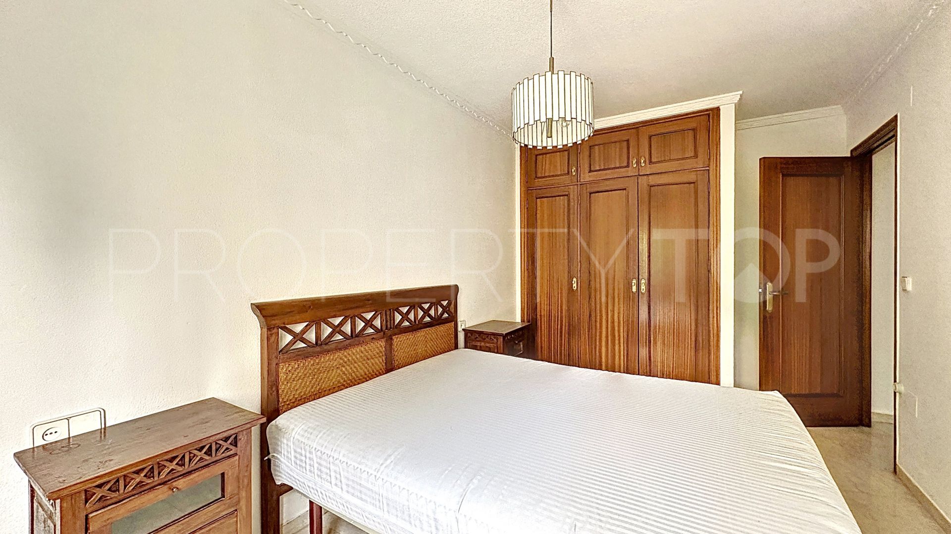 Apartamento en venta en Estepona Casco Antiguo con 2 dormitorios