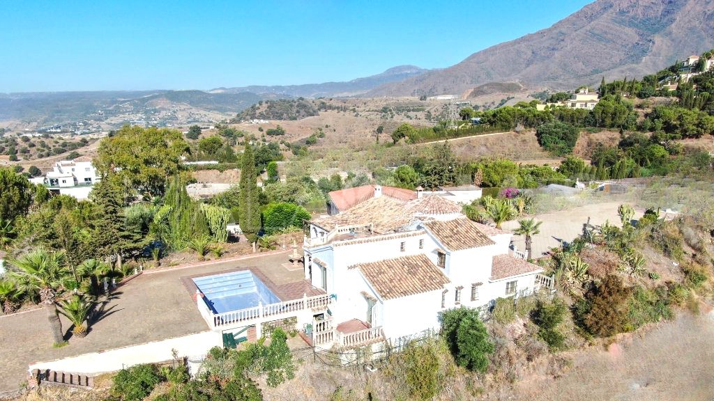 Landhaus for sale in Los Reales - Sierra Estepona