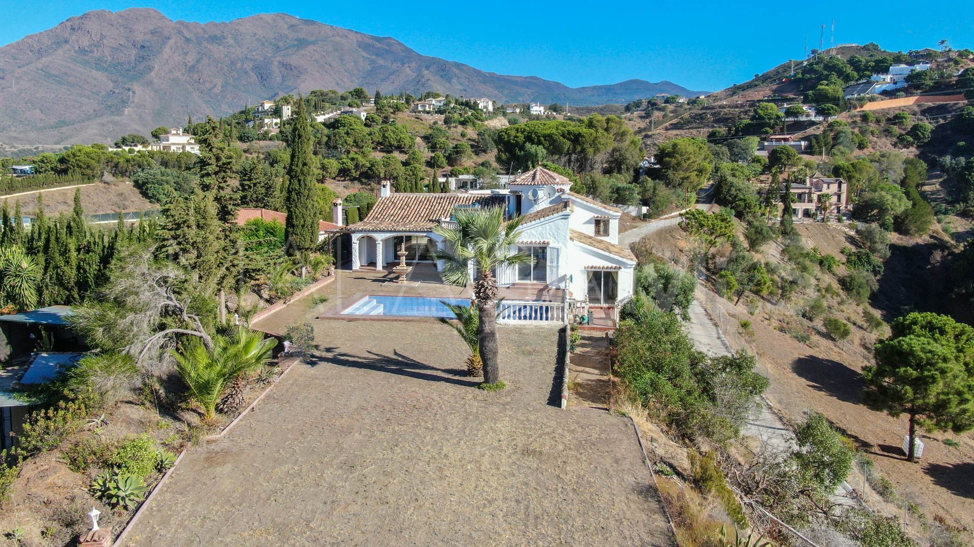 Landhaus for sale in Los Reales - Sierra Estepona