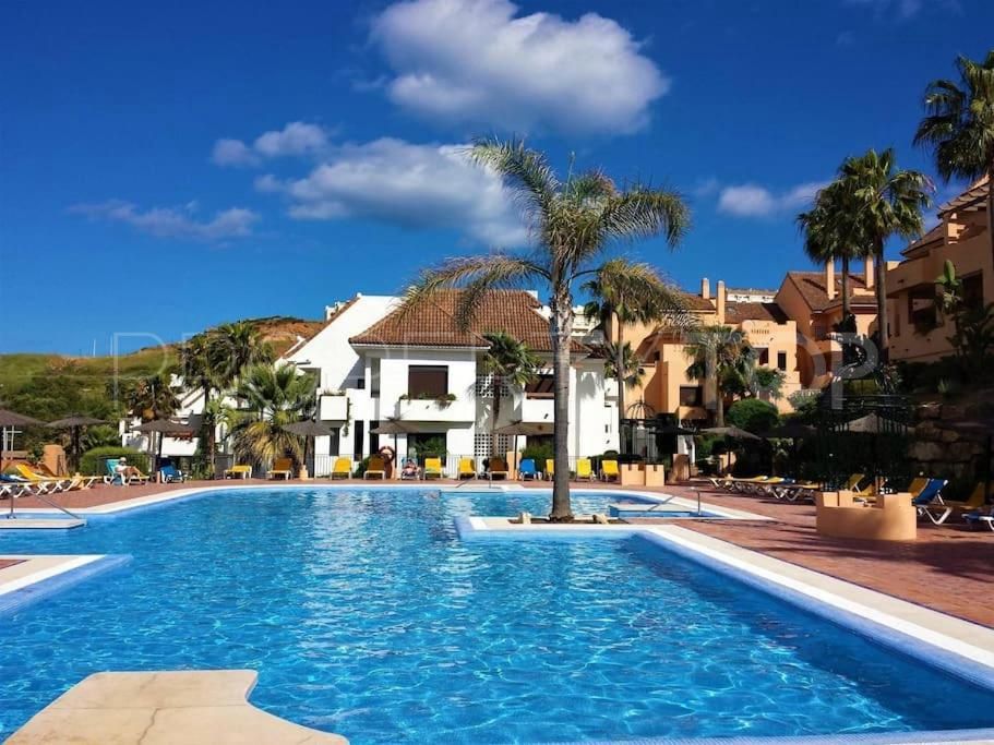 For sale apartment with 2 bedrooms in Duquesa Village