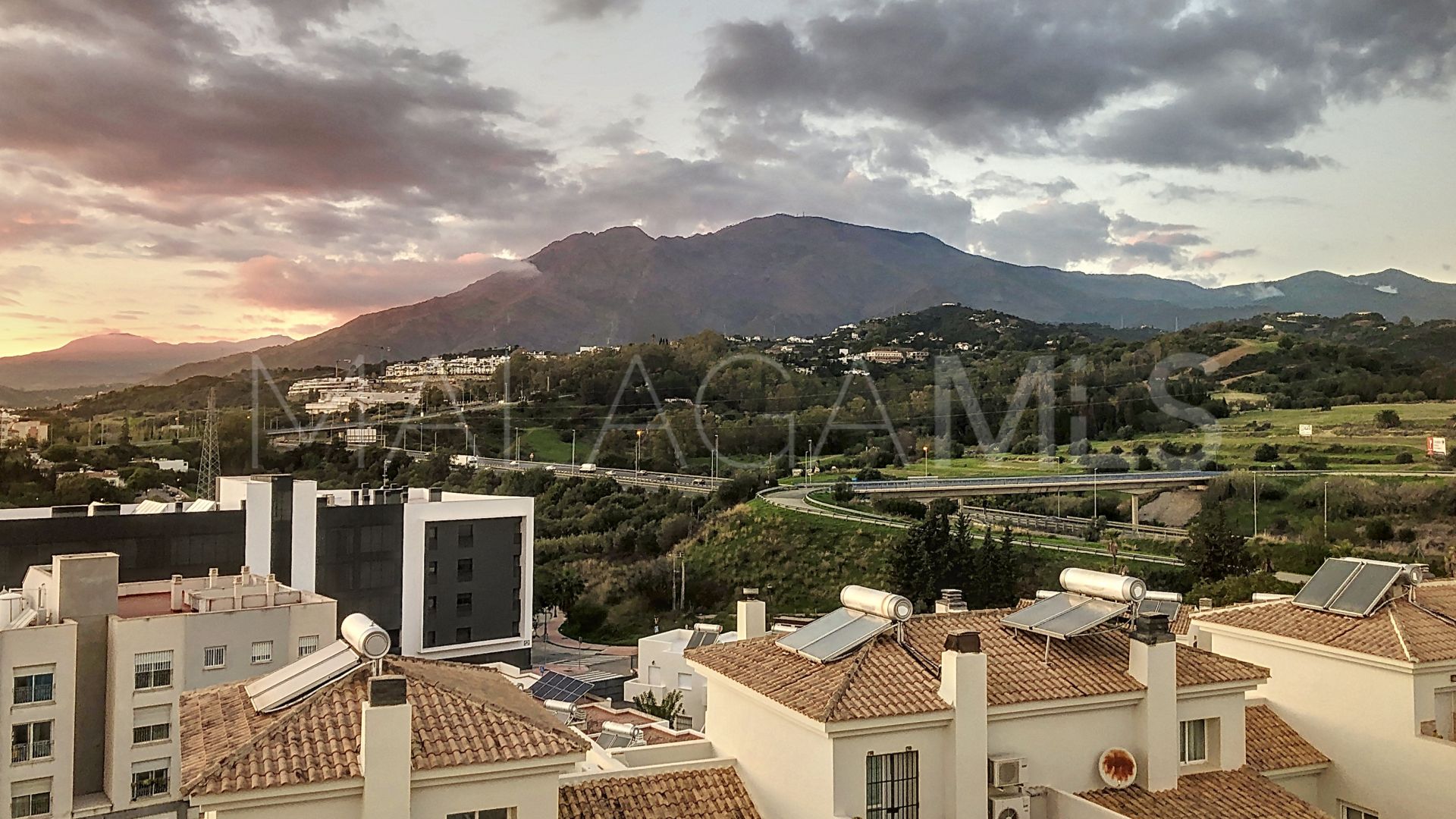 For sale duplex penthouse with 2 bedrooms in Avda de Andalucia - Sierra de Estepona