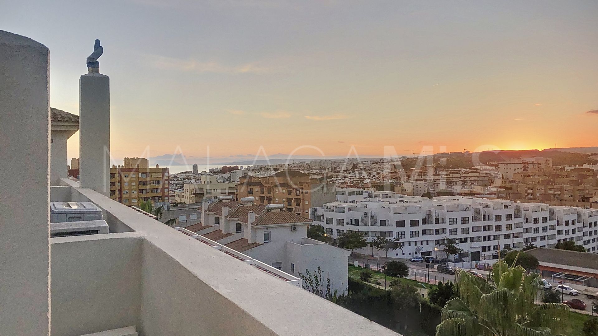 For sale duplex penthouse with 2 bedrooms in Avda de Andalucia - Sierra de Estepona