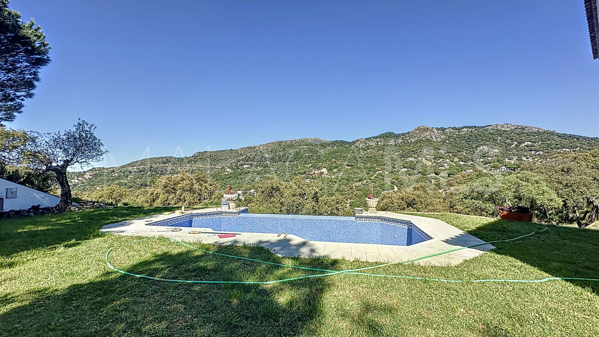 For sale Casares Montaña 5 bedrooms finca