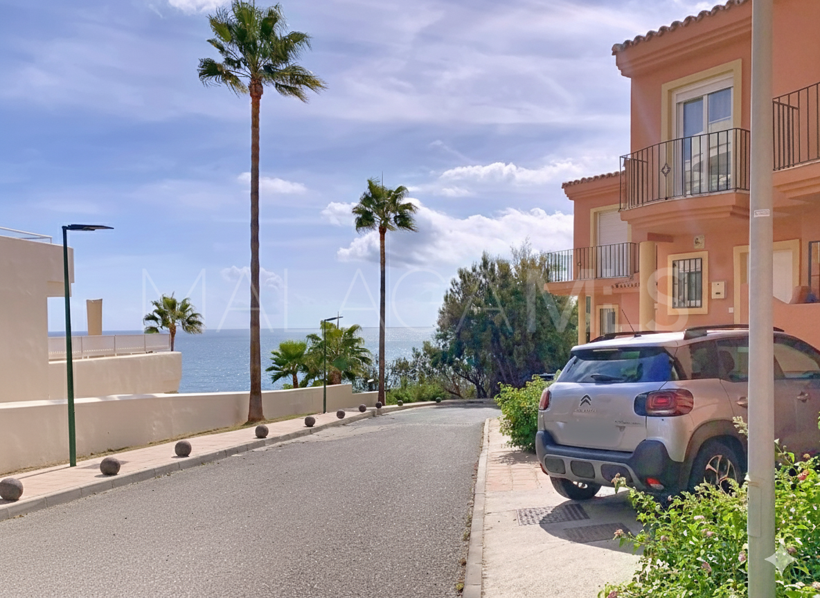 Buy town house in Bermuda Beach