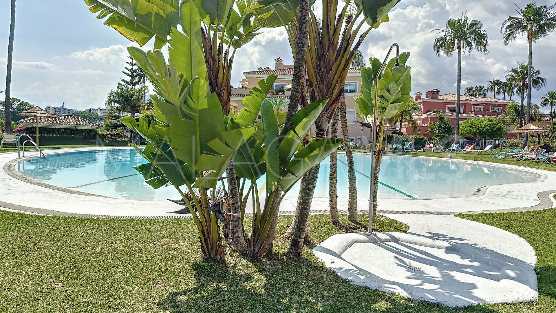 Markplanslägenhet for sale in Beach Side New Golden Mile