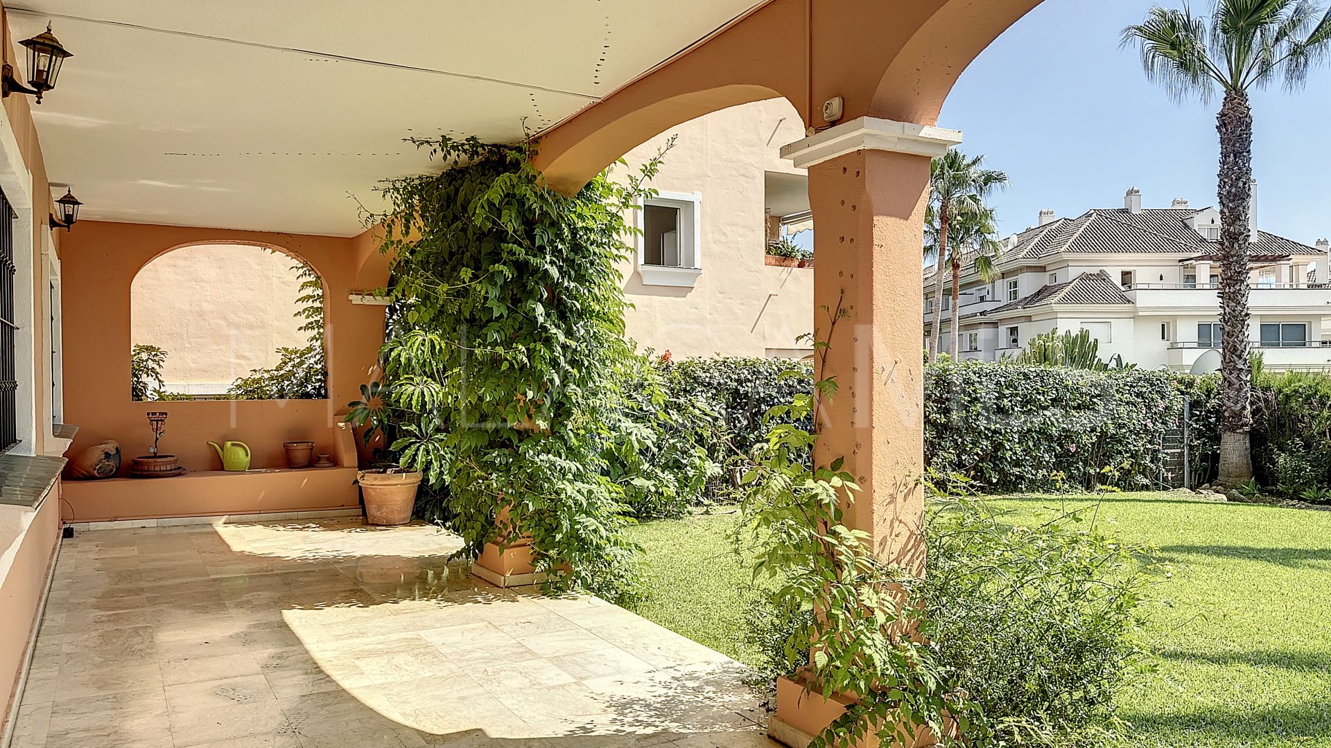 Markplanslägenhet for sale in Beach Side New Golden Mile