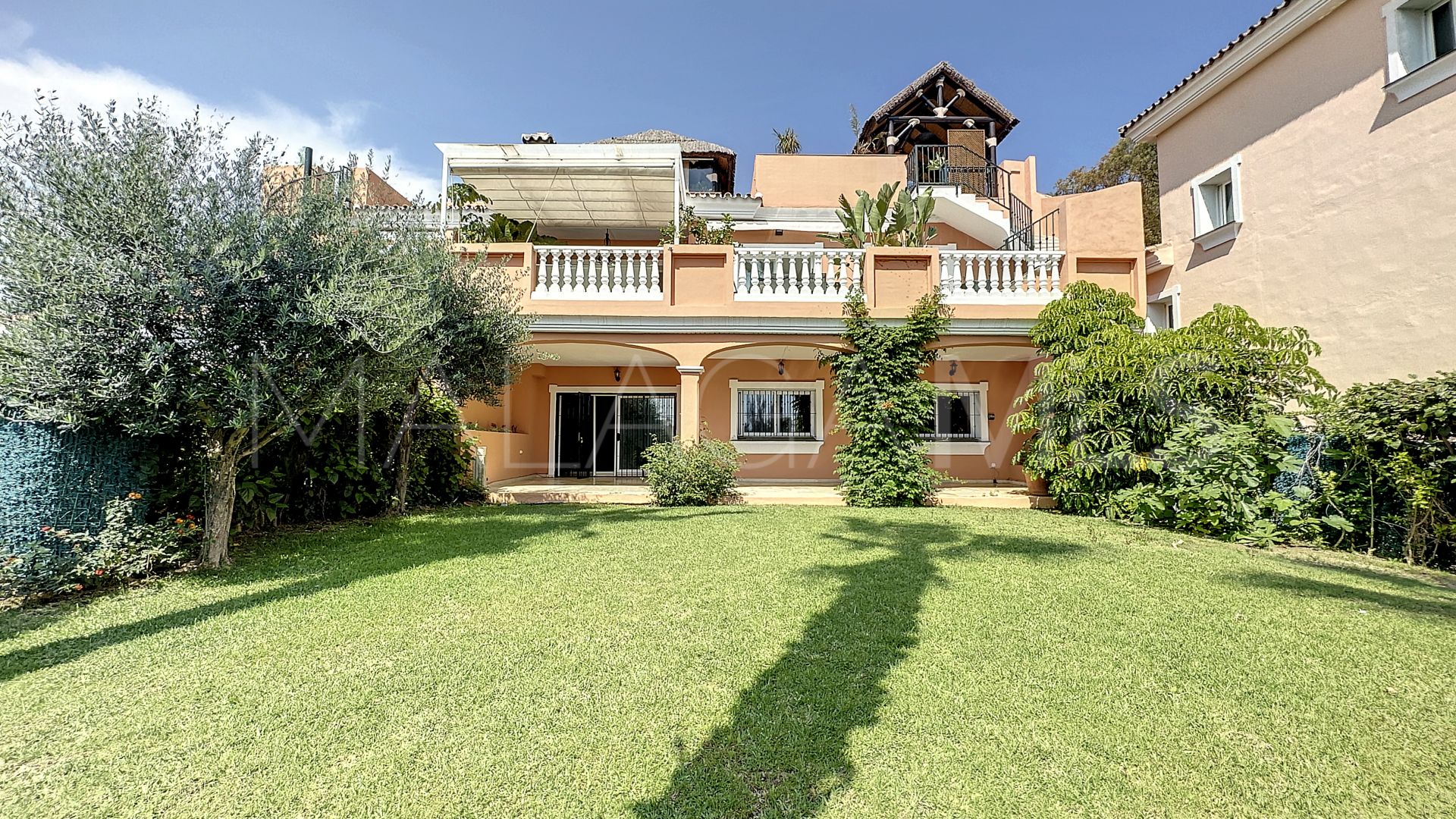 Markplanslägenhet for sale in Beach Side New Golden Mile