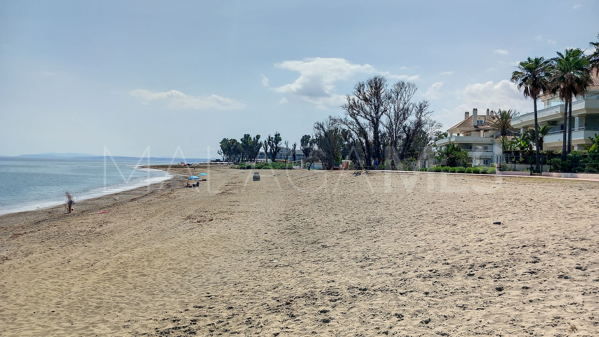 Markplanslägenhet for sale in Beach Side New Golden Mile