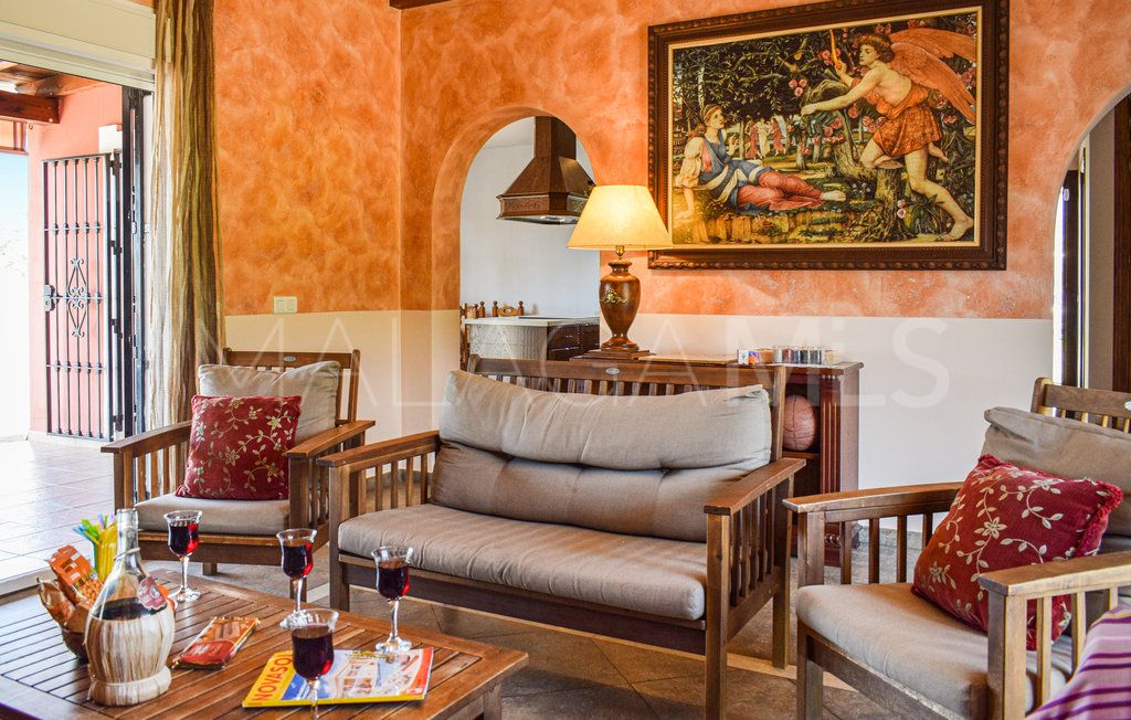 Buy 5 bedrooms country house in Estepona