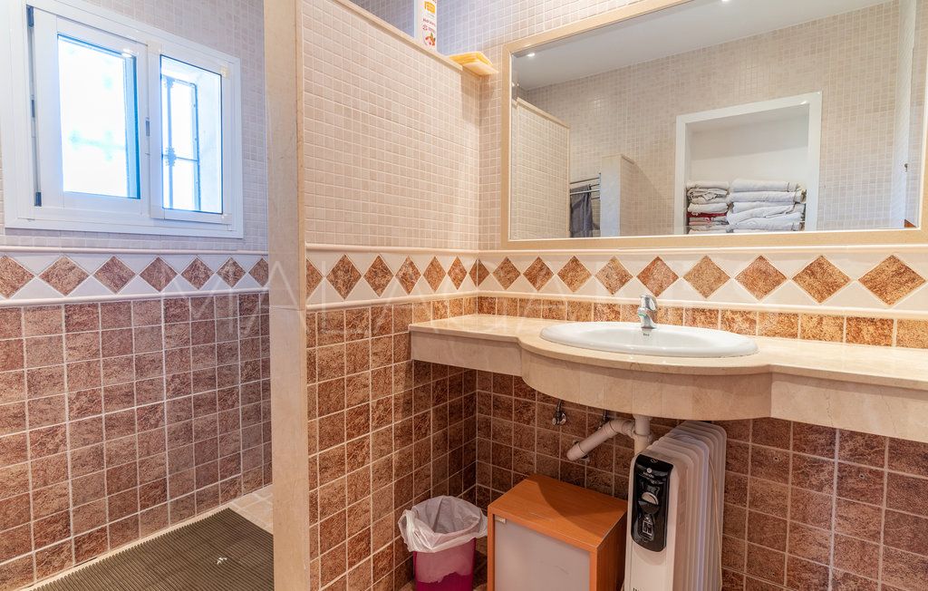 Buy 5 bedrooms country house in Estepona